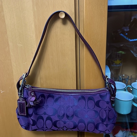 Sold!!!!!!  Early 2000s Coach shoulder bag - Picture 1 of 6